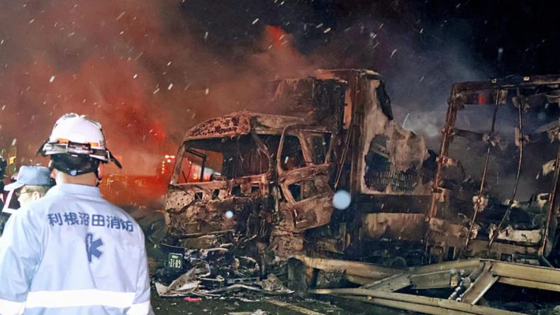 Japonya&rsquo;da Otoyolda Kaza: 50 Ara&ccedil; Birbirine &Ccedil;arptı, 2 Kişi Hayatını Kaybetti