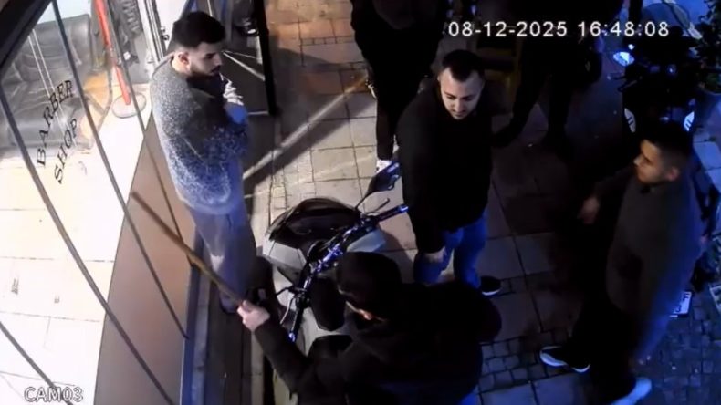 Kağıthane&rsquo;de Baltayla Kuaf&ouml;r&uuml; Bastı: 'Beni &Ouml;ld&uuml;receğini S&ouml;yledi'