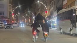 Karab&uuml;k'te G&ouml;renleri Korkutan Anlar Kamerada: Cadde &Uuml;zerinde Tehlikeli Yolculuk!