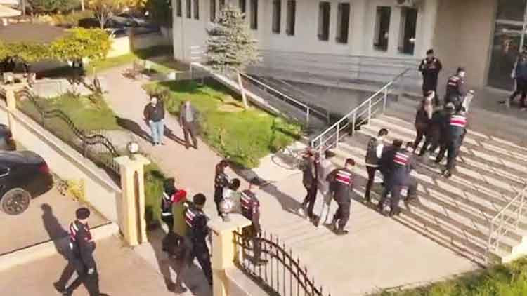 Katalogdan 'Yabancı Gelin' Dolandırıcılığı: Takıları Alıp Kaçtılar