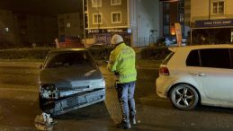 Kaza Sonrası 'Ağabeyimi Arayacağım' Diyerek Arabasını Bırakıp Ka&ccedil;tı