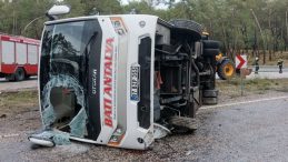 Kemer'de Yolcu Midib&uuml;s&uuml; Devrildi: 5 Yaralı