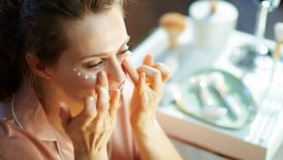 Kış Aylarında Cilt Bariyerini Tehdit Eden Yanlış Alışkanlıklar