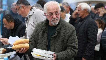 Kış Mevsiminin Vazge&ccedil;ilmezi: Festivallerde &Uuml;cretsiz Dağıtılan Tonlarca Lezzet