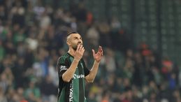 Kocaelisporlu Futbolcu Serdar Dursun Camia Önünde Özür Diledi