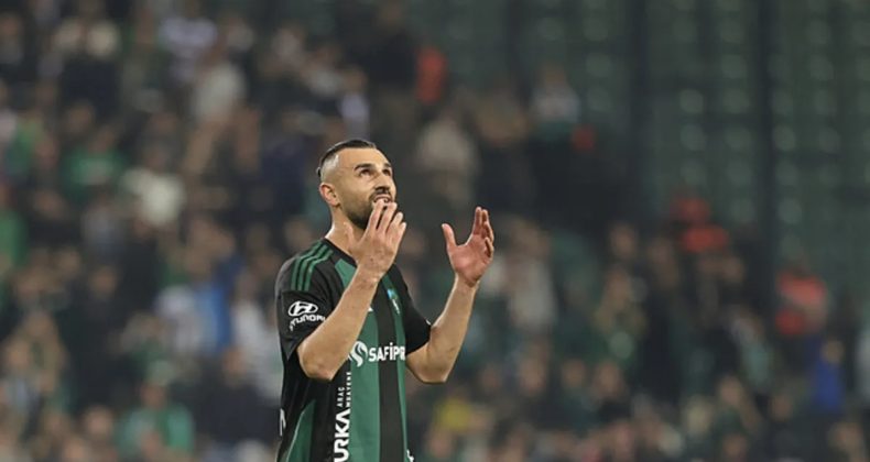 Kocaelisporlu Futbolcu Serdar Dursun Camia &Ouml;n&uuml;nde &Ouml;z&uuml;r Diledi