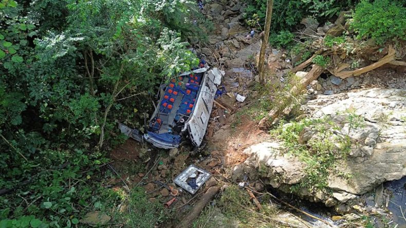 Kolombiya’da Korkunç Kaza: Okul Otobüsü Uçurumdan Düştü!