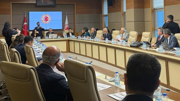 Komisyon Başkanı Kasapoğlu: Engelli bireyler i&ccedil;in istihdam, hayatın merkezinde olma duygusudur