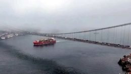 Kuru y&uuml;k gemisi İstanbul Boğazı&rsquo;nda arızalanınca panik yarattı