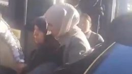 K&uuml;&ccedil;&uuml;k&ccedil;ekmece'de Şok Edici Olay: Yaşlı Kadın Minib&uuml;sten D&uuml;şt&uuml;!