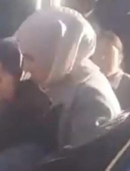 K&uuml;&ccedil;&uuml;k&ccedil;ekmece'de Şok Edici Olay: Yaşlı Kadın Minib&uuml;sten D&uuml;şt&uuml;!