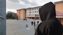 Lisede Şok Edici Olay! Kız &Ouml;ğrencilere Cinsel Organının Fotoğrafını G&ouml;nderdi
