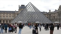Louvre'da Yeni Skandal! Yüzlerce Nadir Kitap Hasar Gördü