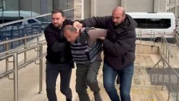 &lsquo;Eşime neden baktın?&rsquo; diyen genci &ouml;ld&uuml;rd&uuml;