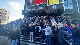 Maaşlar Hesaplara Yatırıldı, Yeni Yıla Saatler Kala Eylem Sonu&ccedil;landı