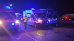 Mahkum Taşıyan Midib&uuml;s&uuml;n Karıştığı Zincirleme Kazada 23 Kişi Yaralandı