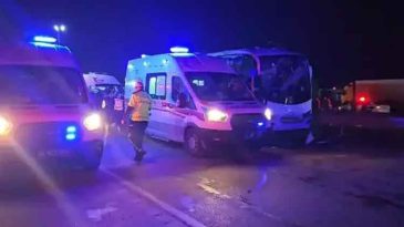 Mahkum Taşıyan Midibüsün Karıştığı Zincirleme Kazada 23 Kişi Yaralandı