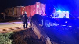 Malatya'da Y&uuml;k Treni Otomobile &Ccedil;arptı! 5 Yaralı