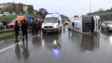 Maltepe D-100'de Servis Minib&uuml;s&uuml; Devrildi: 11 Yaralı