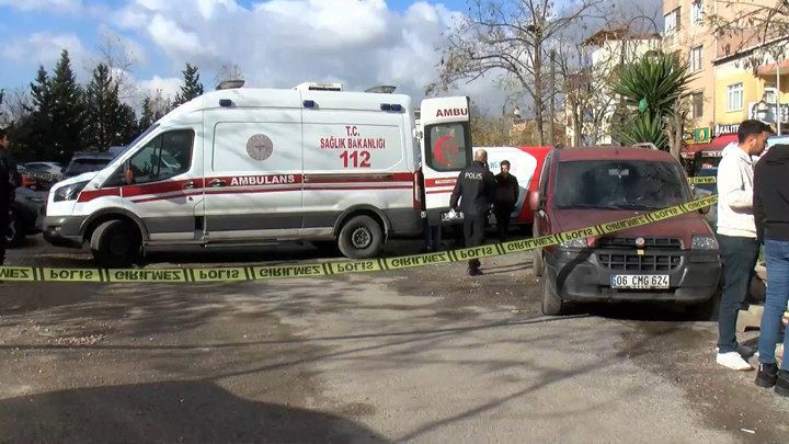 Maltepe'de dehşet veren bir olay! 70 yaşındaki kargo &ccedil;alışanı ara&ccedil;ta hayatını kaybetti