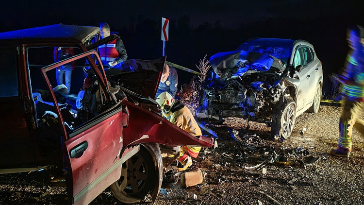 Manisa&rsquo;da İki Otomobil &Ccedil;arpıştı; 3 &Ouml;l&uuml;, 1 Yaralı