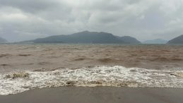 Marmaris Şiddetli Yağışın Pen&ccedil;esinde: Tekne Karaya Oturdu