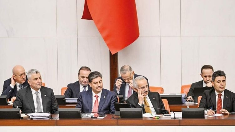 Meclis'nde B&uuml;t&ccedil;e G&ouml;r&uuml;şmeleri: Yeter Sayı Sorunu