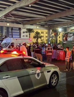 Mekke'de Türk Umre Kafilesine Otobüs Çarptı: 1 Kişi Hayatını Kaybetti, 2 Kişi Yaralandı