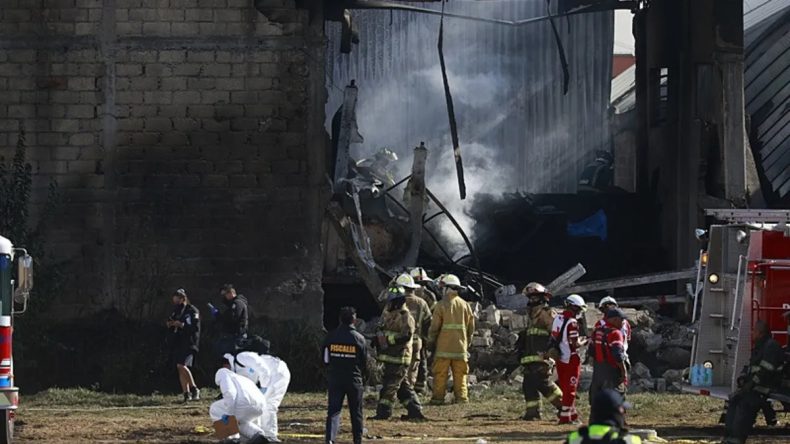 Meksika&rsquo;da K&uuml;&ccedil;&uuml;k U&ccedil;ak Kazası: 7 Kişi Hayatını Kaybetti
