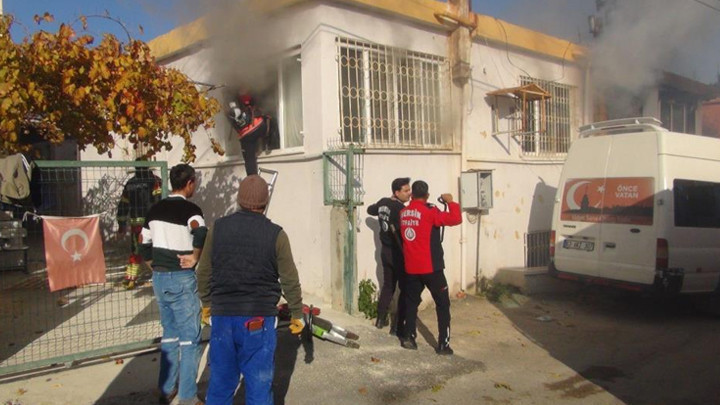 Mersin'de acı olay! Evde &ccedil;ıkan yangında 2 &ccedil;ocuk hayatını kaybetti