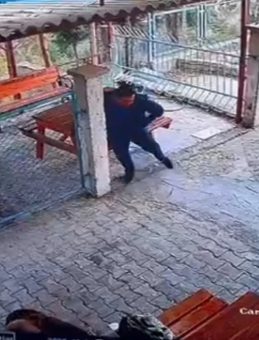 Mersin'de Ortaokulda Şok: 12 Yaşındaki Öğrenci Okul Müdürünü Vurdu!