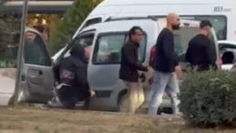 Mersin'de Trafikte Tartıştıkları S&uuml;r&uuml;c&uuml;y&uuml; Darbettiler! 5 Kişi G&ouml;zaltına Alındı