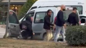 Mersin'de Trafikte Tartıştıkları S&uuml;r&uuml;c&uuml;y&uuml; Darbettiler! 5 Kişi G&ouml;zaltına Alındı