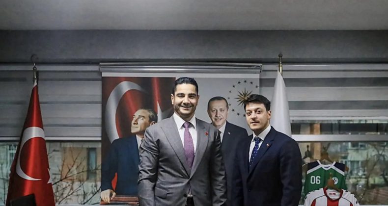 Mesut &Ouml;zil'den Taha Akg&uuml;l'e Ziyaret!