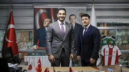 Mesut &Ouml;zil'den T&uuml;rkiye G&uuml;reş Federasyonu'na Ziyaret