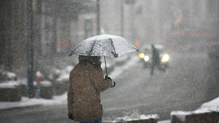 Meteoroloji'den g&uuml;&ccedil;l&uuml; sağanak ve kar yağışı uyarısı! Sıcaklıklar 10 derece d&uuml;şecek