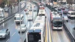 Metrob&uuml;s Arızası Nedeniyle Seferlerde Aksama