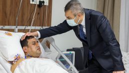 Milli Eğitim Bakanı Tekin, 12 Yaşındaki &Ouml;ğrenci Tarafından Vurulan Okul M&uuml;d&uuml;r&uuml; ile G&ouml;r&uuml;şt&uuml;