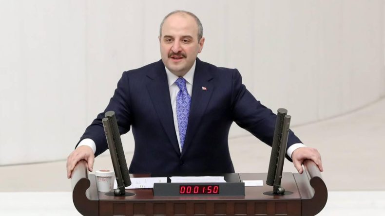 Mustafa Varank'tan &Ouml;zg&uuml;r &Ouml;zel'e Yerli ve Milli Savunma Sanayi Eleştirisi: F&uuml;zelerimizle Balıkları Değil D&uuml;şmanlarımızı Korkutuyoruz