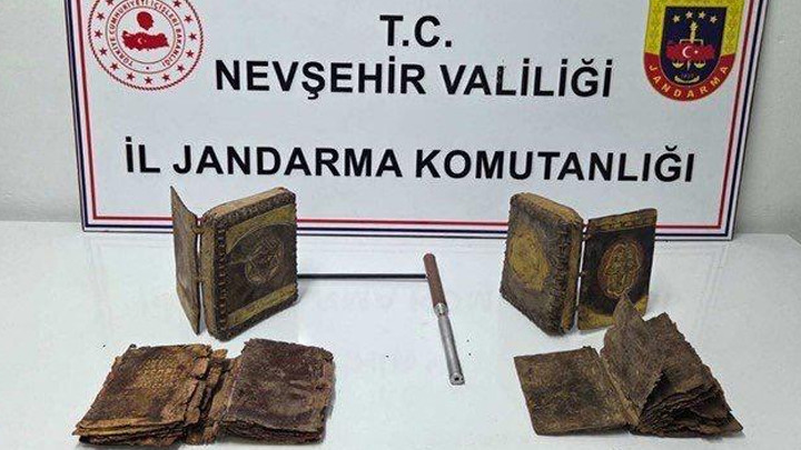 Nevşehir'de Tarihi Eser Niteliğinde 2 Tevrat Ele Ge&ccedil;irildi! 4 Kişi G&ouml;zaltına Alındı