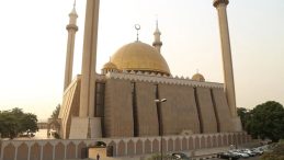 Nijerya'da Camide Kanlı Salgı: 5 Kişi Hayatını Kaybetti, 35 Kişi Yaralandı