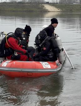 Oğlu Nehirde Kaybolmuştu: Annenin G&ouml;zyaşlarıyla Bekleyişi 4 G&uuml;nd&uuml;r Devam Ediyor!