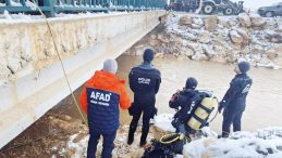 Okul Yolunda Korkun&ccedil; Kaza: 3 &Ccedil;ocuk Hayatını Kaybetti, Baba Kayboldu