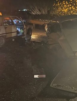 Osmaniye&rsquo;de İki Otomobil &Ccedil;arpıştı: Bir Kişi Hayatını Kaybetti, İki Yaralı