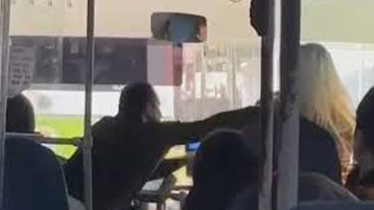 Otobüs Şoförü ve Kadın Yolcunun Tartışması Kameralara Yansıdı