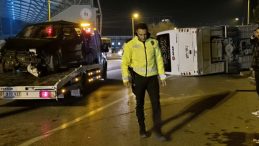 Otomobil ile &Ccedil;arpışan Servis Midib&uuml;s&uuml; Devrildi: 13 Yaralı