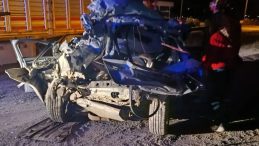 Otomobil Park Halindeki TIR'a &Ccedil;arptı