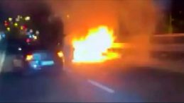 Otomobil seyir halindeyken yandı!