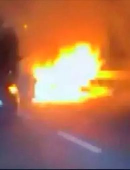 Otomobil seyir halindeyken yandı!