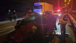 Otomobil TIR'a Arkadan &Ccedil;arptı, Yolcu Hayatını Kaybetti